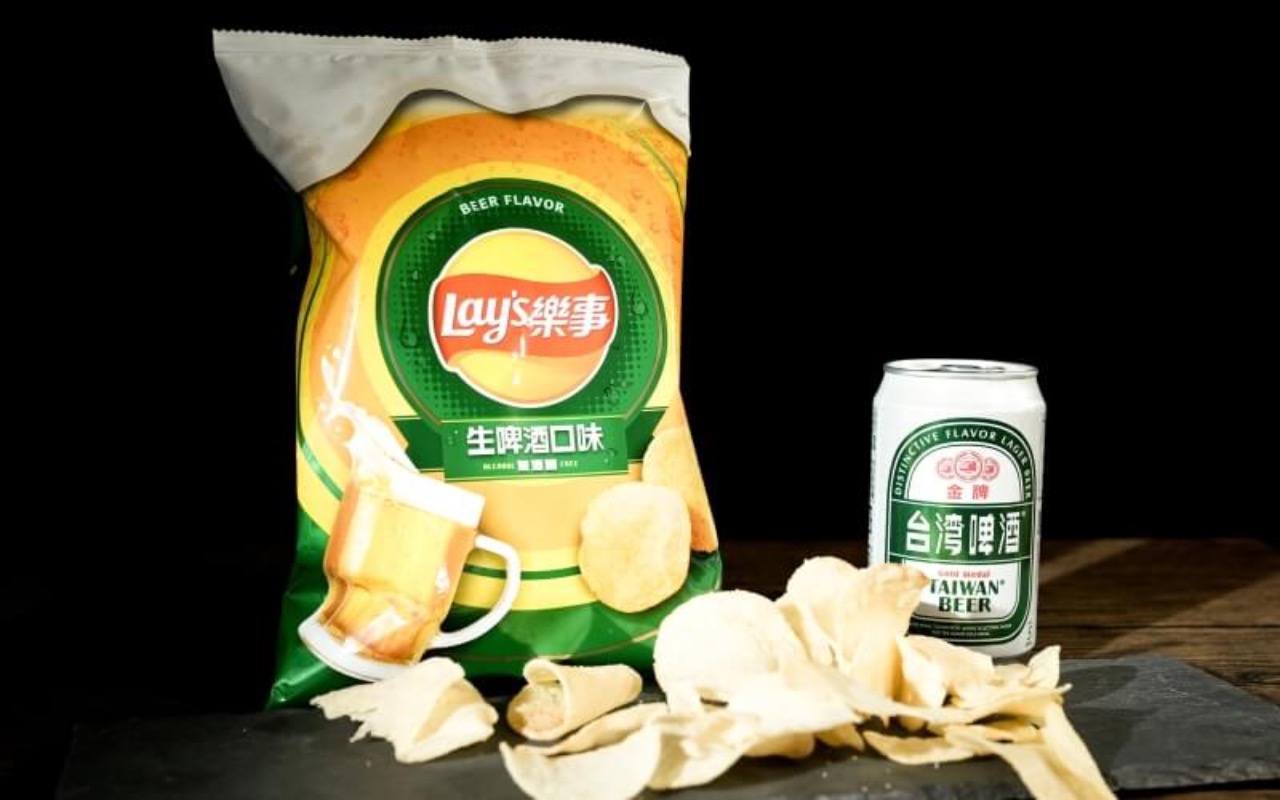 樂事生啤酒洋芋片開箱:第一口像在喝啤酒!還原度超高